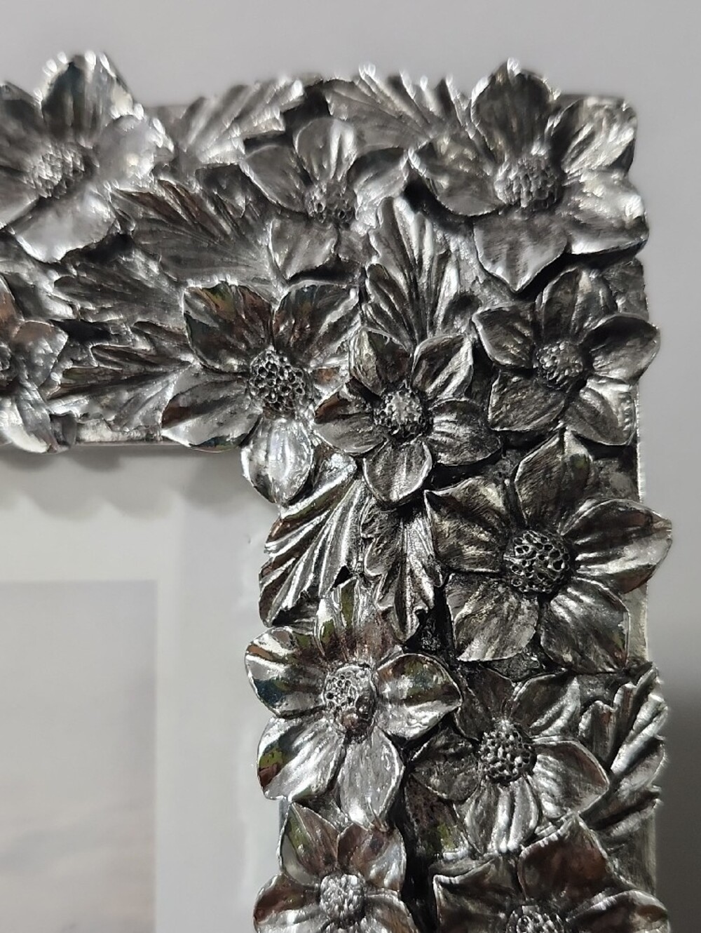 Mason Lane 4x6 Silver Floral 3D Ornate Decorative Picture Frame Flowers